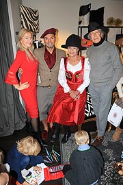 Barbara Osthoff, Marcus Heinzelmann, Barbara Engel, Bernd Herzsprung bei der Märchenbuchlesung im exklusiven Multibrand Store Heinzelmann Munich (©Foto: Martin Schmitz)